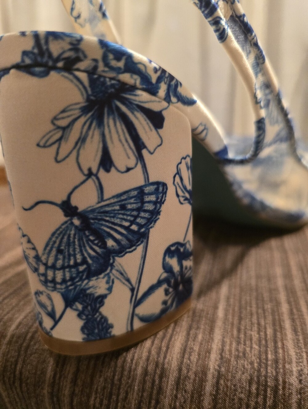 NWT Betsey Johnson Petra WHT/BLU FLORALEmbellished Slingback Heels, Size 9.5 - Picture 10 of 16